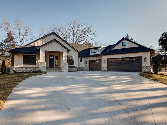 4th image of 779 Seven Pines Drive