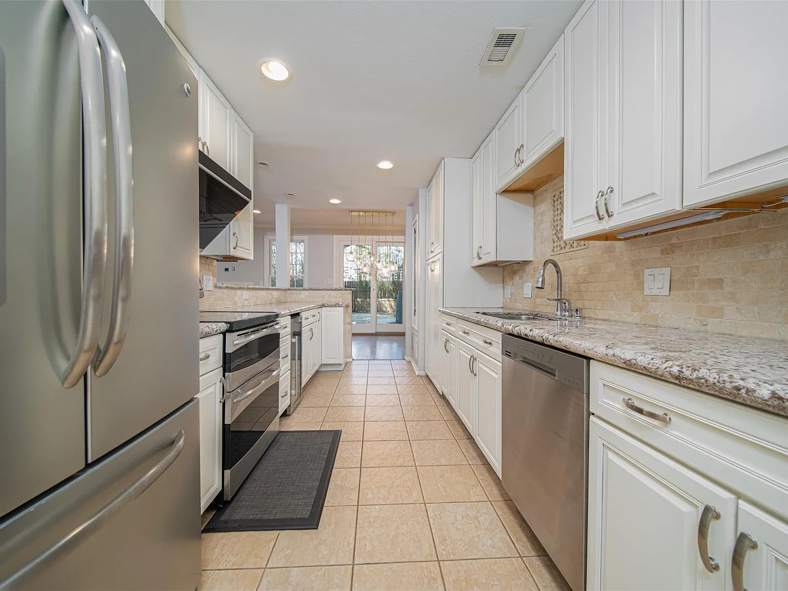 3 bed, 2.5 bath, 2100 sqft, $2,845 — Photo 3