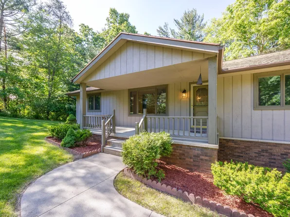 5211 Strawberry Lake Rd, Whitmore Lake, MI 48189