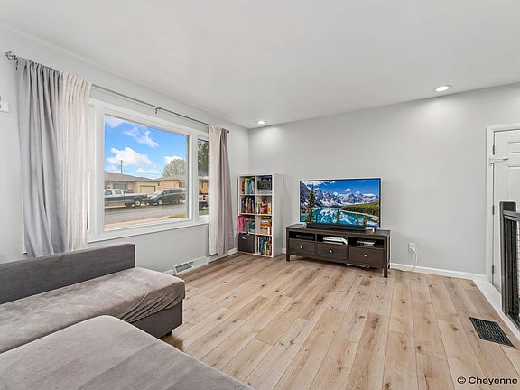 5th image of 4405 E 6th St