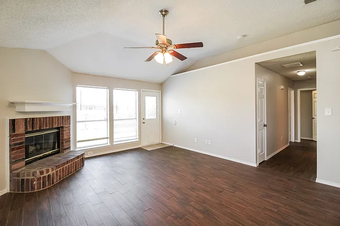 1909 Canyon Ridge St — Photo 3