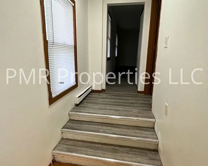 722 6th Ave — Photo 4