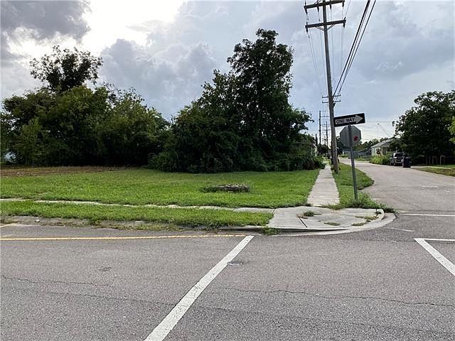 2nd image of 1246 Forstall St