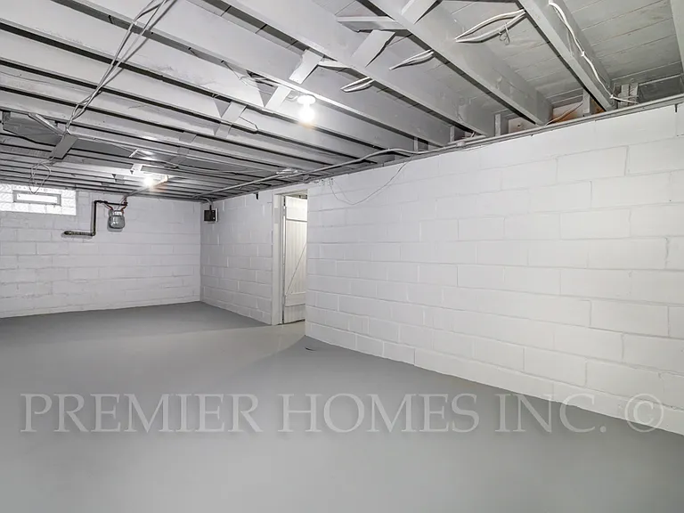 115-123 Louis Ave #121 — Photo 12