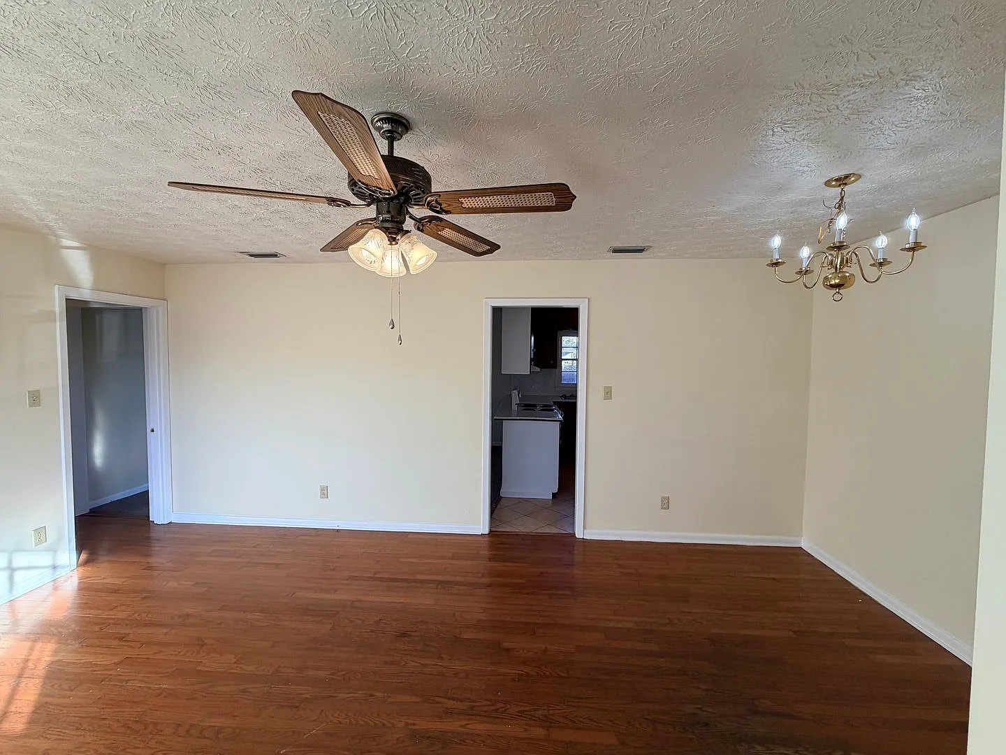 3 Bedroom/2 Bath home — Photo 3