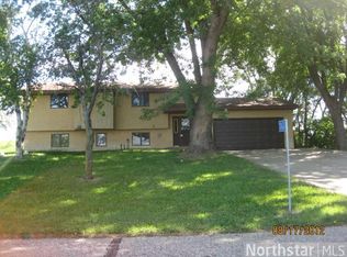 13121 Oaklawn Dr, Shakopee, MN 55379