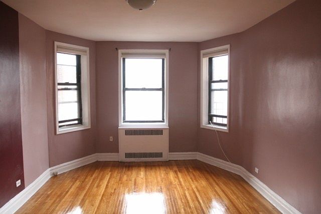 Bedroom : Gorgeous bay windows add class and style