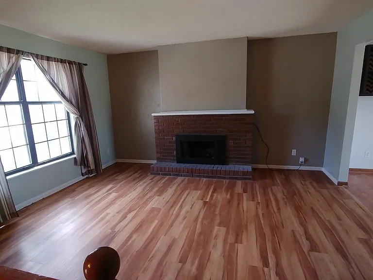 608 NE 98th Ter — Photo 2