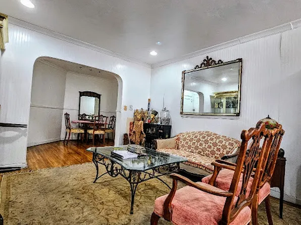 76-10 34th Avenue image 2 of 8