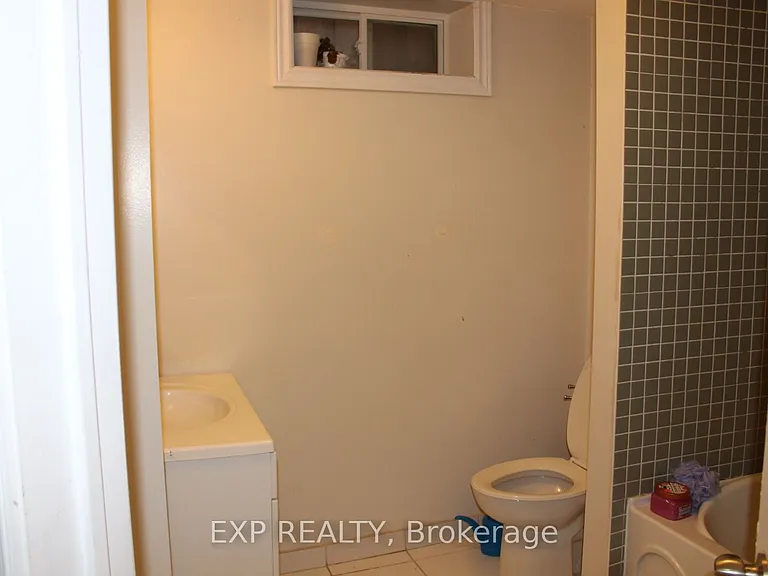 134 Sandown Ave #BASEMENT — Photo 9
