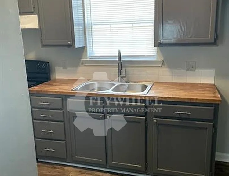 128B N Poole St — Photo 5