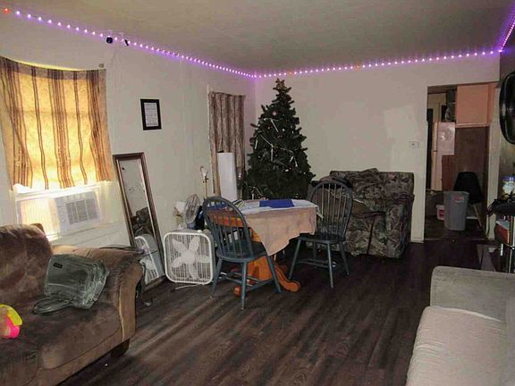 3rd image of 618 W 22nd St