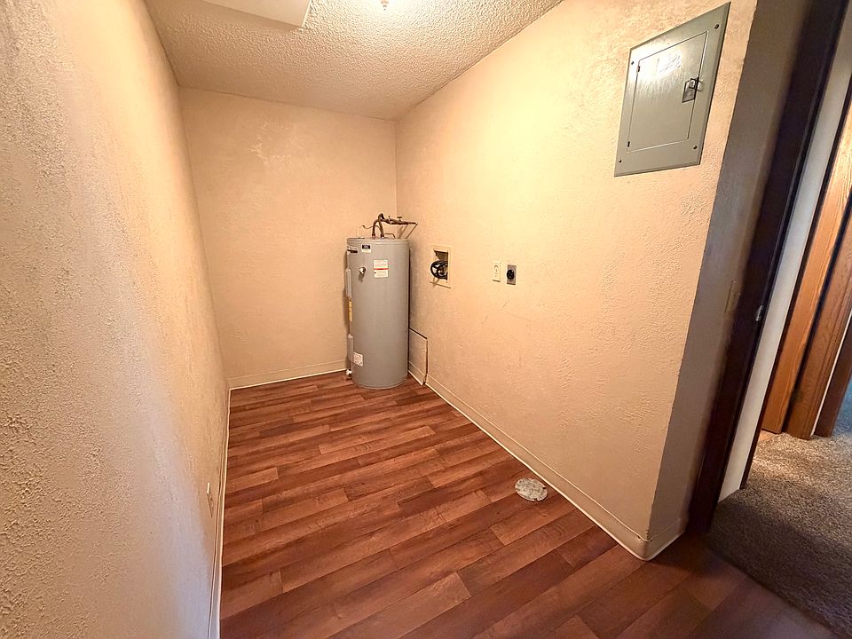 1 & 2 bedroom utility room with washer & dryer hook-ups