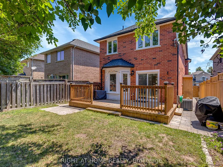 2029 Westmount Dr — Photo 32