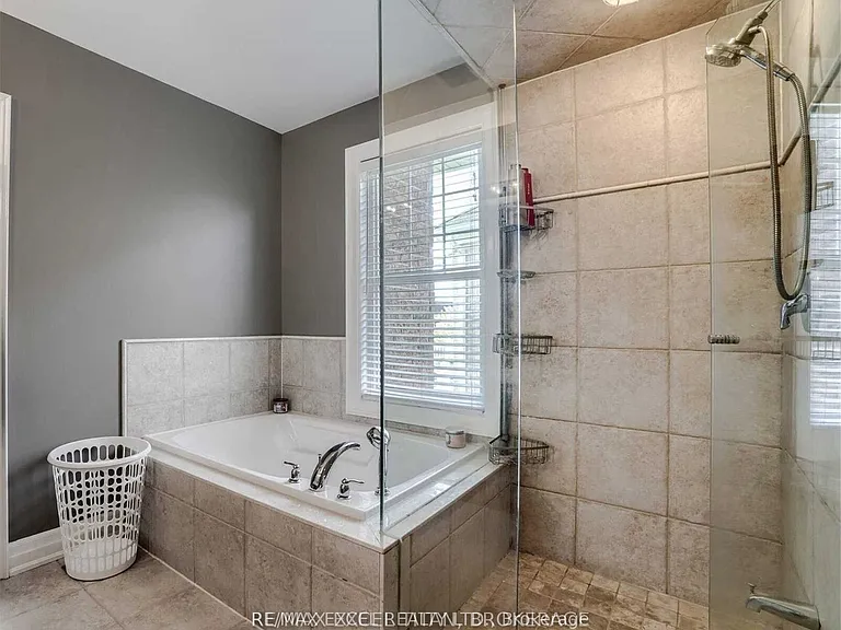 10 Pondmede Cres — Photo 11