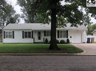 125 Carlton Rd, Hutchinson, KS 67502