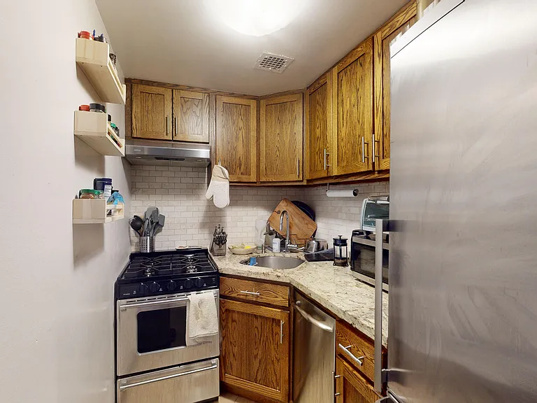 308 W 77th St #9 — Photo 7