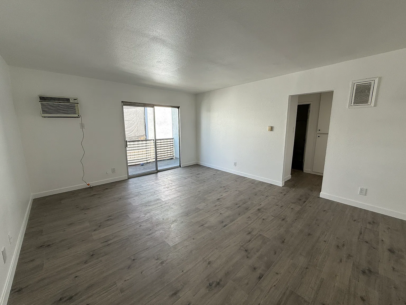 2 bed, 1100 sqft, $2,150 — Photo 2