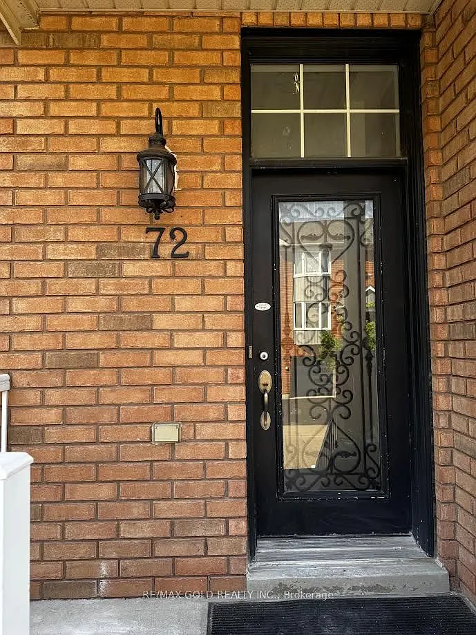 4 bed, $2,700 — Photo 1