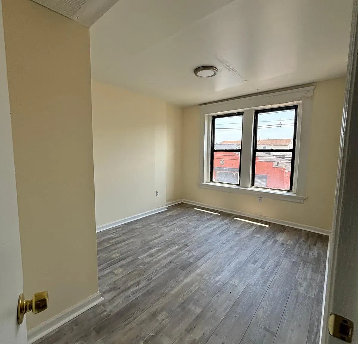 4 bed, $2,450 — Photo 1