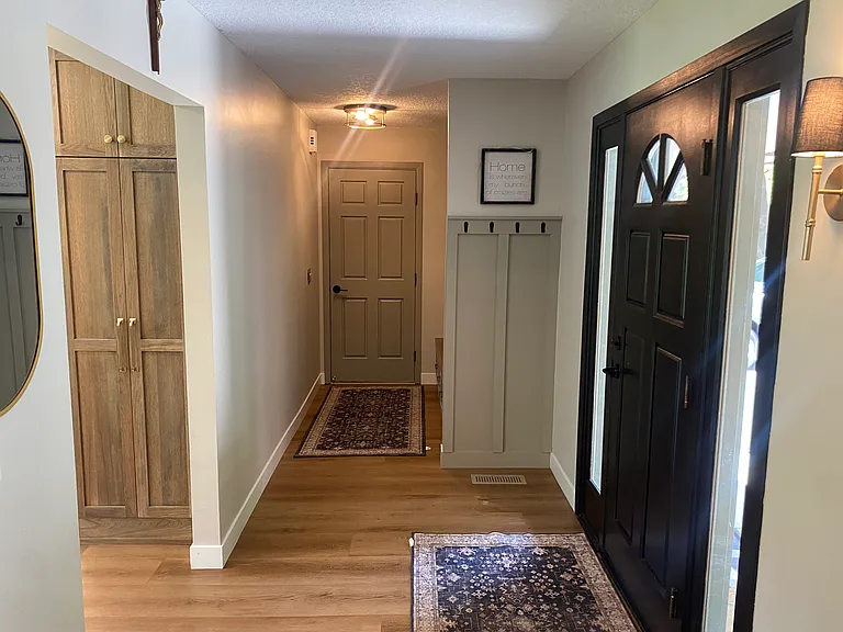 Entry with hooks for guests