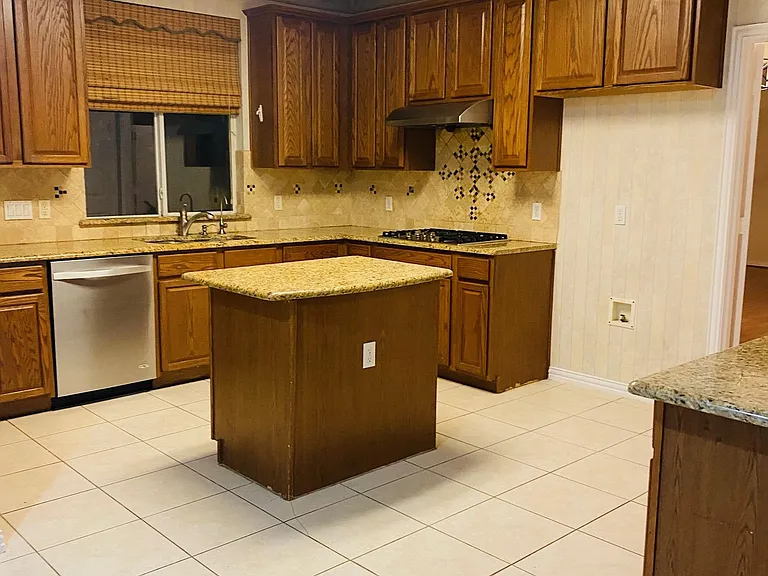 411 Mainsail Dr — Photo 8