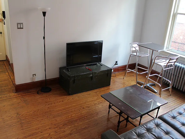 4054 Chestnut St #2R — Photo 3