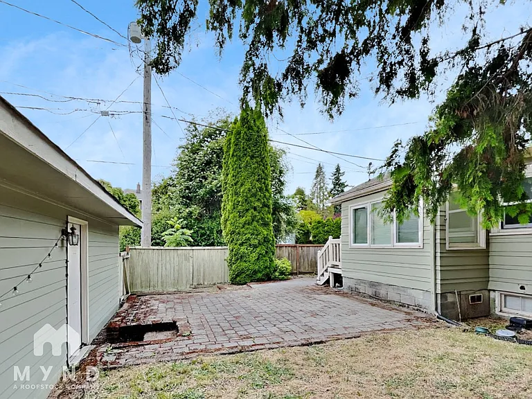 1311 N Alder St — Photo 23