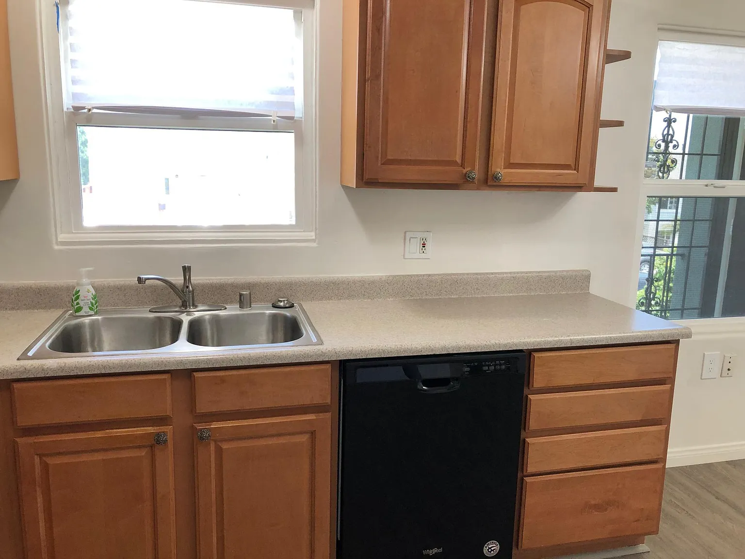 2 bed, 1100 sqft, $3,750 — Photo 3