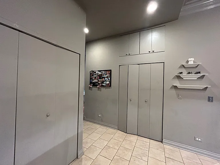 15 E Pearson St #3 — Photo 8