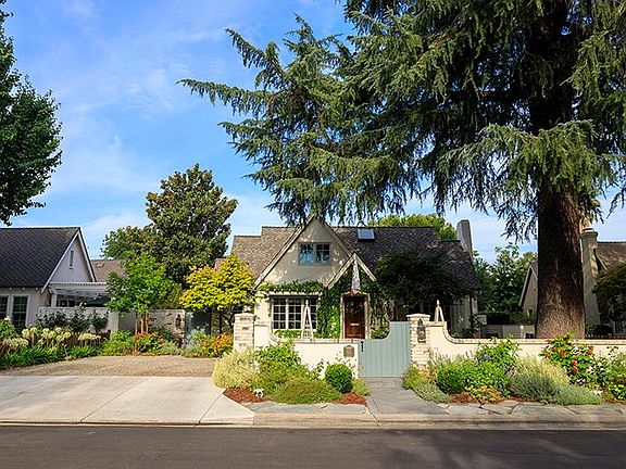 2nd image of 923 Magnolia Ave