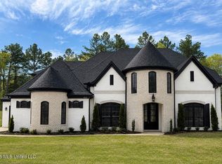 206 Poplar Ln, Holly Springs, MS 38635