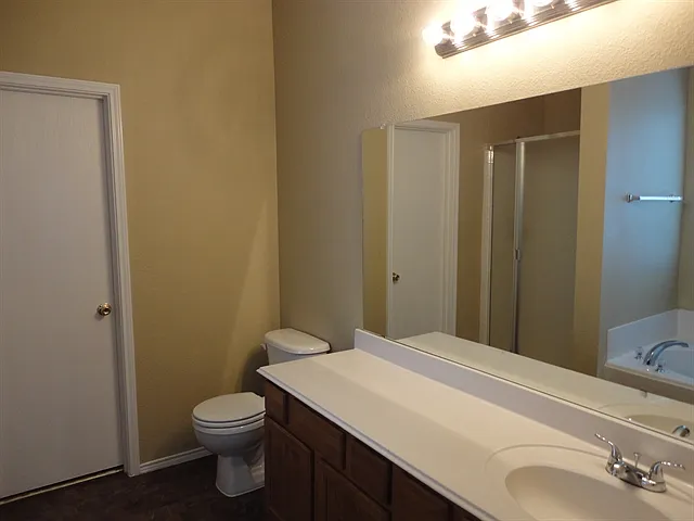 7040 Lindentree Ln — Photo 6