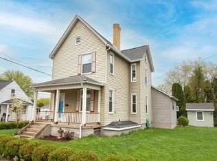 427 E New Castle St, Zelienople, PA 16063