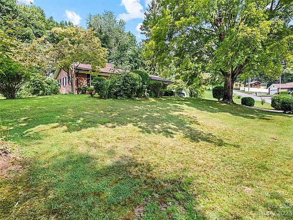 4th image of 799 Woodfield Dr