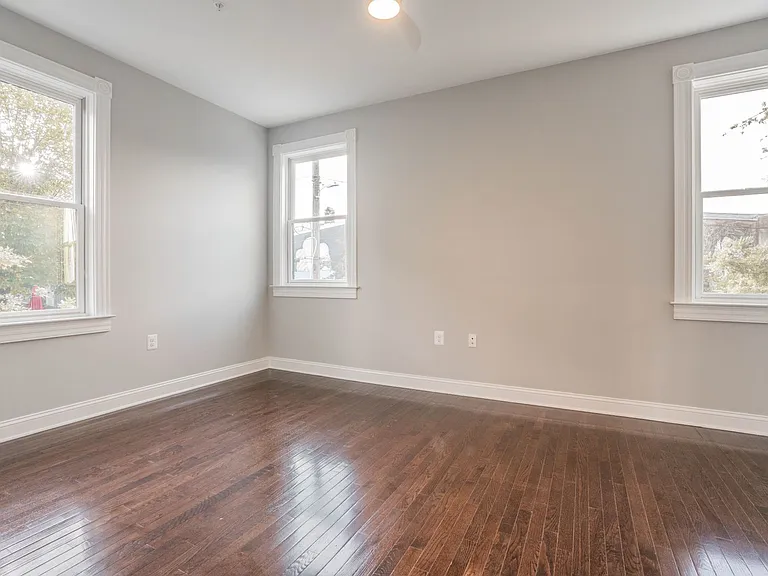 310 E Lanvale St — Photo 16
