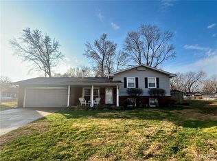 27 Coachlight Dr, Mascoutah, IL