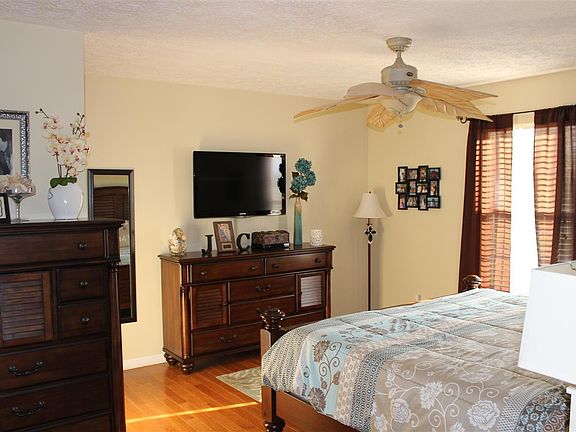 4th image of 2714 Plantation Dr