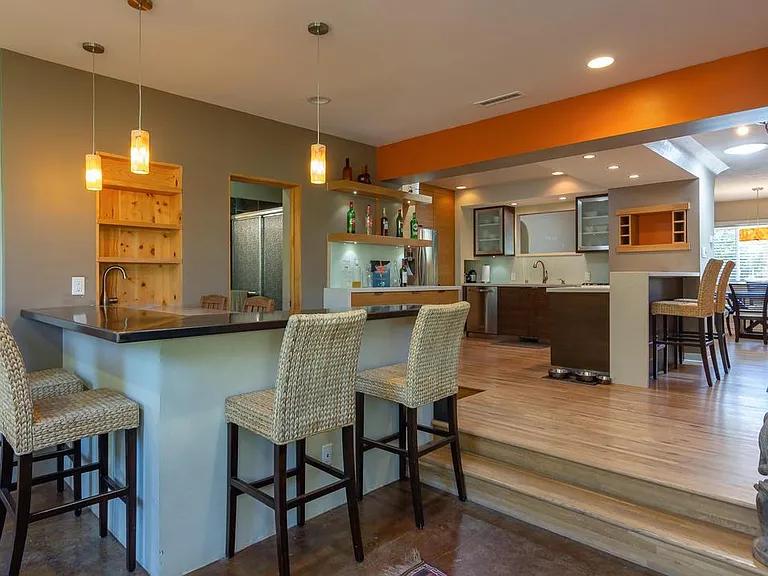 929 Madison St NE — Photo 13