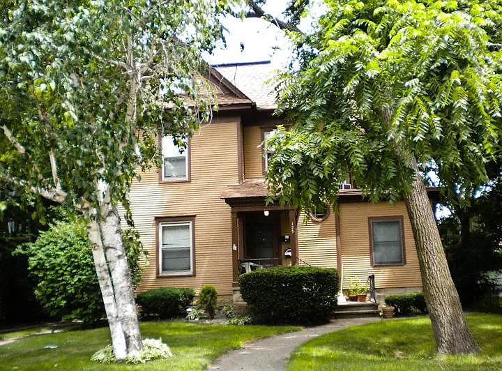 125 W Locust St photo 1