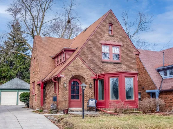 2223 North 70th STREET, Wauwatosa, WI 53213