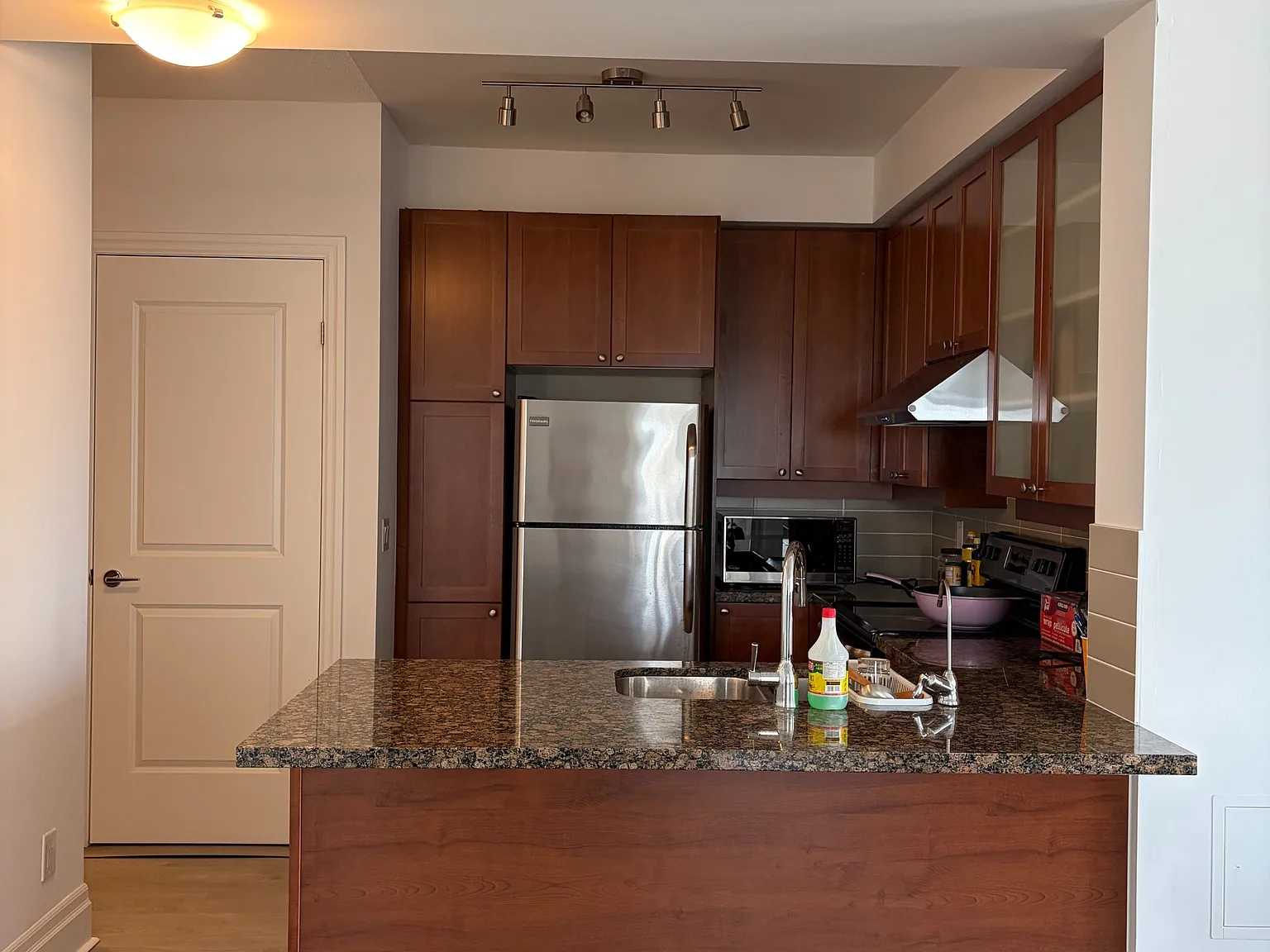 3 bed, $3,200 — Photo 2