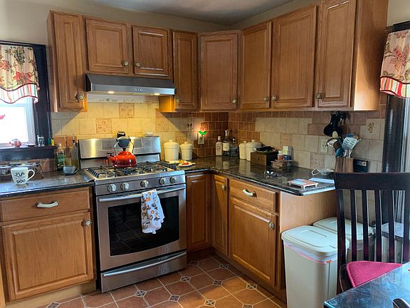 3rd image of 2742 Wilson Ave #1