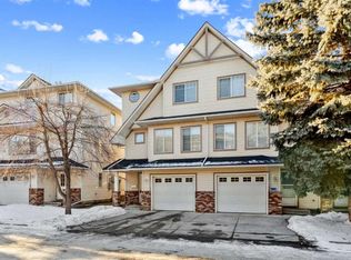 22 E Country Hills Cv NW, Calgary, AB T3K5G8