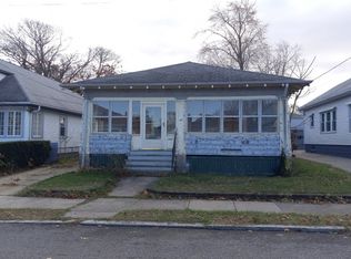 36 Lexington Ave, Cranston, RI 02910