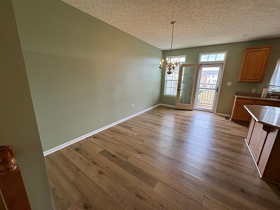 3rd image of 302 Fairgate Dr