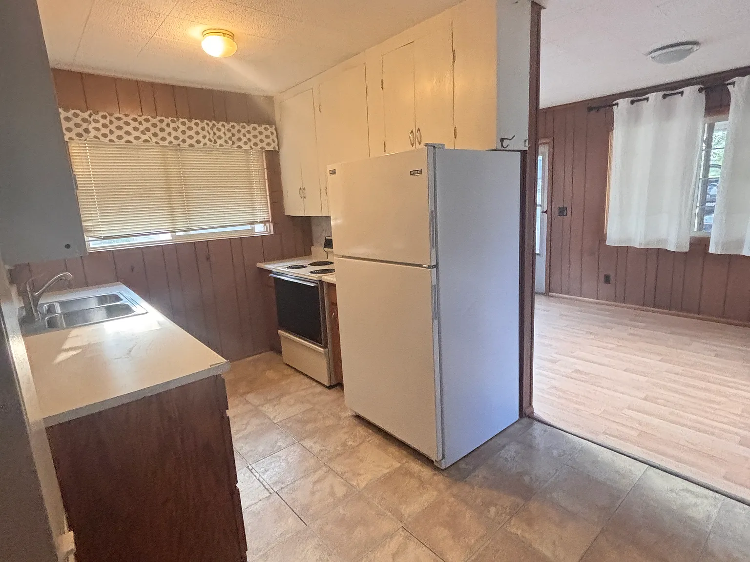 3 bed, 670 sqft, $2,400 — Photo 3