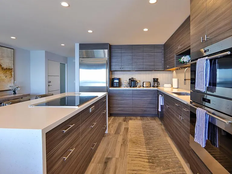 861 Beachfront Dr #B — Photo 2