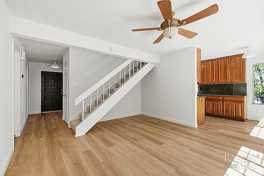 5th image of 208 Essex Way