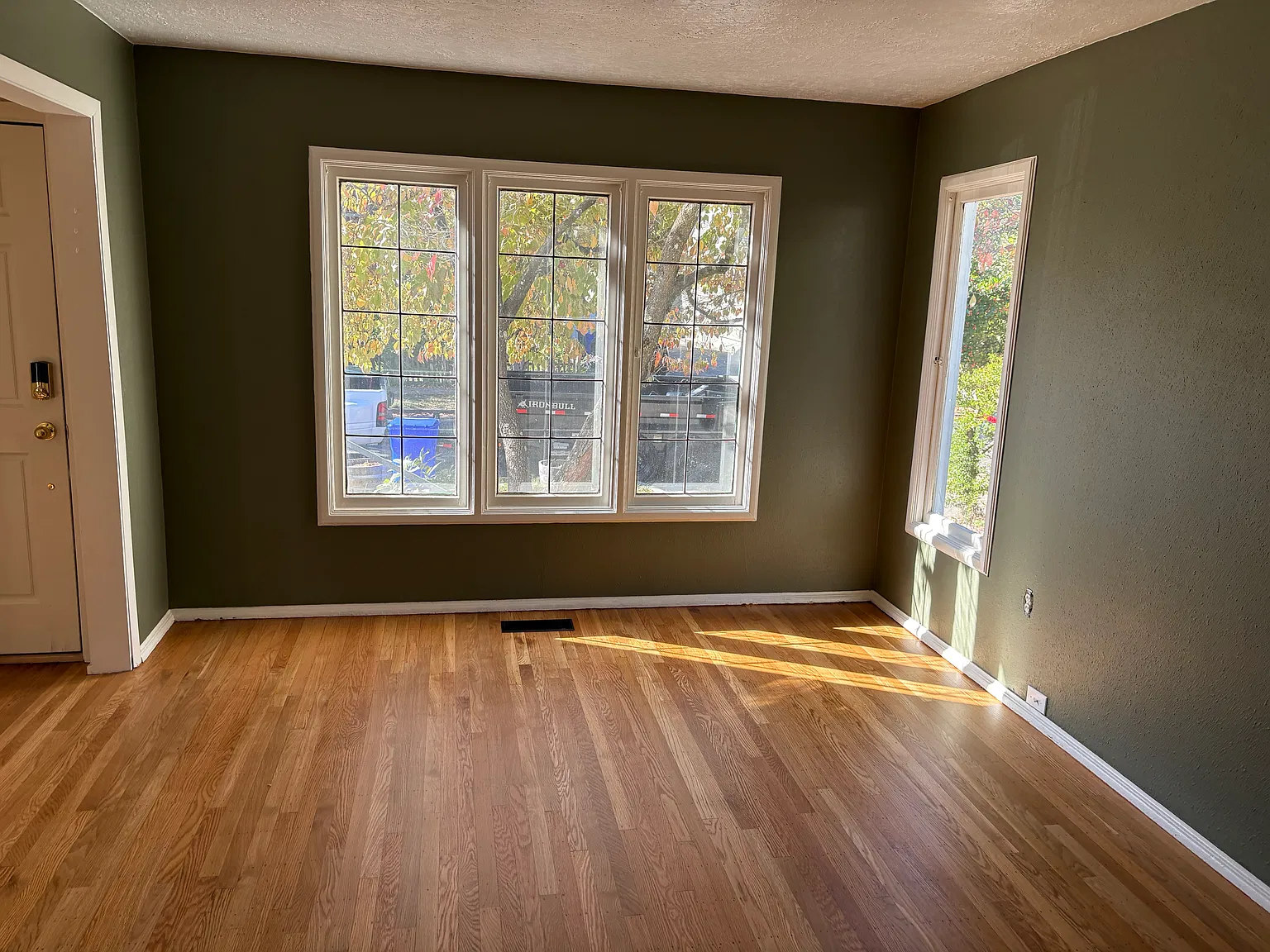 2 bed, 1.5 bath, 1547 sqft, $3,180 — Photo 2